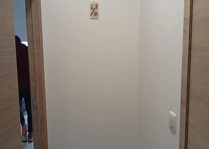 Superieur Lägenhetshotell Marcinelle